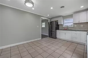 3382 Valleywood Dr, Dayton, OH 45429 - Photo 9