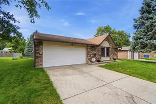 8353 Schoolgate Dr, Huber Heights, OH 45424 - Photo 3