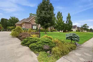 10842 Mariam Ln, Washington Twp, OH 45458 - Photo 3