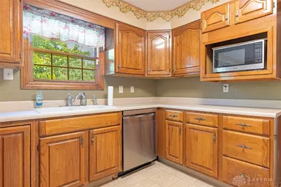 915 N Fairfield Road, Beavercreek, OH 45434 - Photo 7