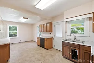 5201 Lindbergh Blvd, West Carrollton, OH 45449 - Photo 9