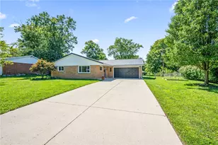 4095 Raymond Dr, Enon Vlg, OH 45323 - Photo 3