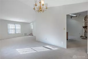 815 Hunters Ridge Dr, Fairborn, OH 45324 - Photo 5