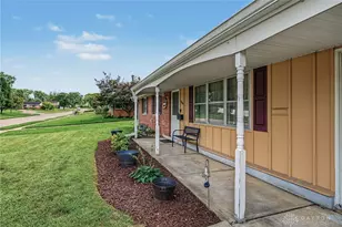1154 Rona Pkwy Dr, Fairborn, OH 45324 - Photo 5