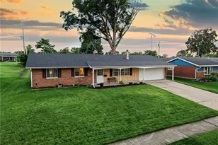 1154 Rona Pkwy Dr, Fairborn, OH 45324 - Photo 1