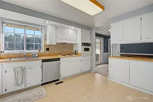 1154 Rona Pkwy Dr, Fairborn, OH 45324 - Photo 25