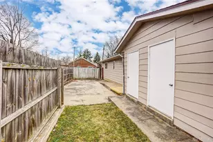 555 East Dr, Dayton, OH 45419 - Photo 23