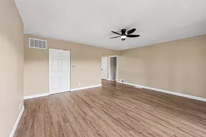 2151 S Smithville, Kettering, OH 45420 - Photo 5