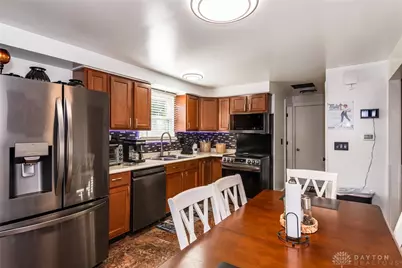 7600 Stonecrest Drive, Huber Heights, OH 45424 - Photo 9