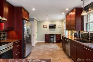 6912 Morrow Dr, Clayton, OH 45415 - Photo 9