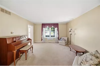 660 Golf View Court, Vandalia, OH 45377 - Photo 9
