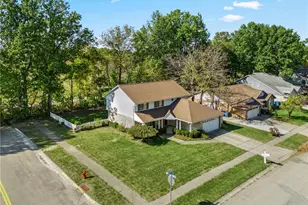 8807 Deer Valley Dr, Huber Heights, OH 45424 - Photo 3