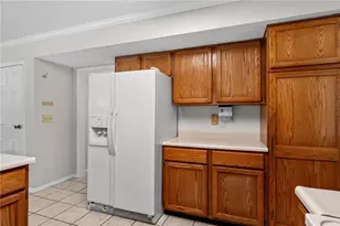 8807 Deer Valley Dr, Huber Heights, OH 45424 - Photo 11