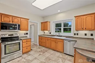 1939 Fountain View Dr, Dayton, OH 45414 - Photo 15