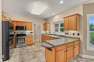 1939 Fountain View Dr, Dayton, OH 45414 - Photo 13