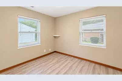 5060 Lauderdale Drive, Moraine, OH 45439 - Photo 9