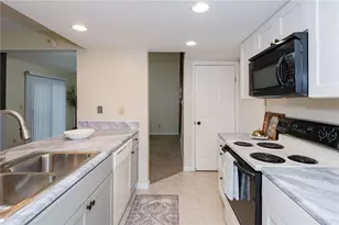8495 Woodgrove Dr, Washington Twp, OH 45458 - Photo 15