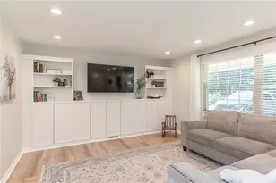 887 New England Ave, Centerville, OH 45429 - Photo 9