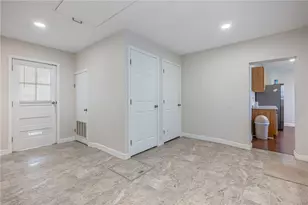 9748 Old Dayton Rd, Dayton, OH 45417 - Photo 11