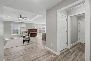 864 W Bentley Cir, Troy, OH 45373 - Photo 5
