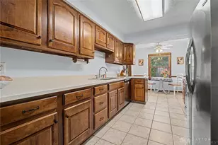 129 W Van Lake Dr, Vandalia, OH 45377 - Photo 13