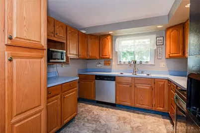 1021 Cottage Court Drive, Fairborn, OH 45324 - Photo 11
