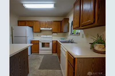 8860 Christygate Lane, Huber Heights, OH 45424 - Photo 9
