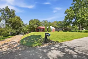 186 Meadow Ln, Springfield, OH 45505 - Photo 5