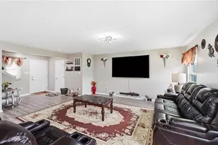 1015 Colonial Way, Huber Heights, OH 45424 - Photo 11