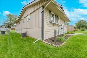 549 Locust Ln, Troy, OH 45373 - Photo 3