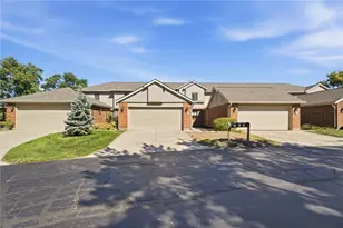 757 Hidden Cir, Washington Twp, OH 45458 - Photo 3