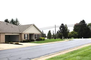 4000 Twin Lakes Cir, Englewood, OH 45315 - Photo 5