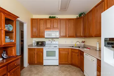 2730 Cedarbrook Way, Beavercreek, OH 45431 - Photo 7