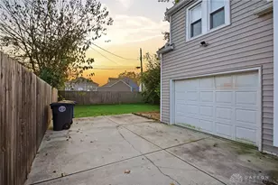 2812 White Oak Dr, Dayton, OH 45420 - Photo 39