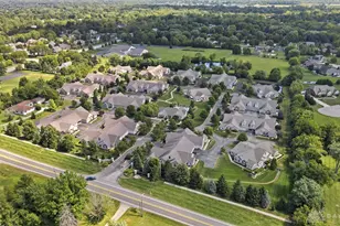 108 Scarborough Village Dr, Washington Twp, OH 45458 - Photo 5