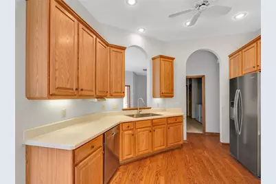 1048 Greenskeeper Way, Centerville, OH 45458 - Photo 15