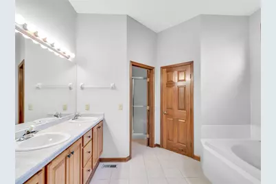 1048 Greenskeeper Way, Centerville, OH 45458 - Photo 25