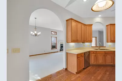 1048 Greenskeeper Way, Centerville, OH 45458 - Photo 17