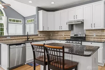 9120 Surrey Gate Place, Centerville, OH 45458 - Photo 13