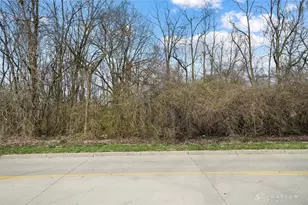 249 Liscum Dr, Dayton, OH 45417 - Photo 1