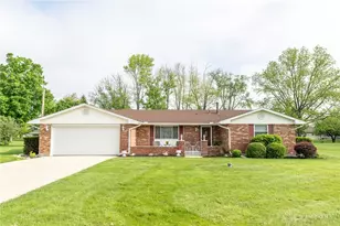 135 Coach Dr, Tipp City, OH 45371 - Photo 1