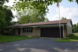 4035 Walnut Grove Cir, Urbana, OH 43078 - Photo 1