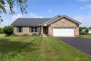 144 Fox Run Dr, Wilmington, OH 45177 - Photo 1