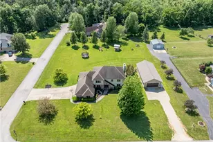 2385 Ashbrook Dr, Springfield, OH 45502 - Photo 1