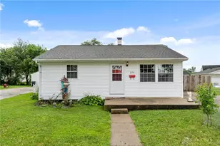 250 Pat Ln, Fairborn, OH 45324 - Photo 1