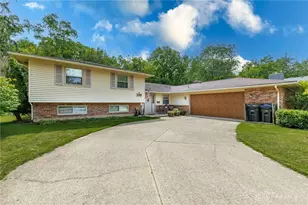 1295 Brainard Woods Dr, Centerville, OH 45458 - Photo 1