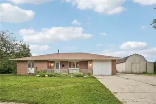 2121 Windsor Dr, Xenia, OH 45385 - Photo 1