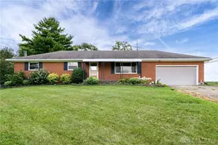 1616 Crest Dr, Springfield, OH 45502 - Photo 1