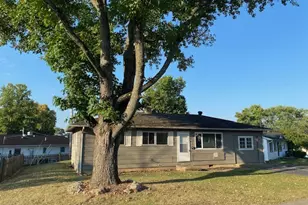 934 Carole St, Miamisburg, OH 45342 - Photo 1