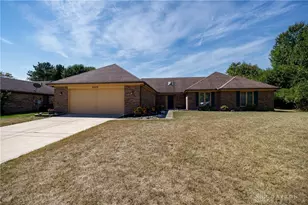 5049 Pebble Brook Dr, Englewood, OH 45322 - Photo 1